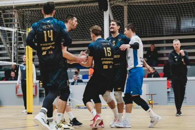 В матчі лідерів українського волейболу виграли Подоляни