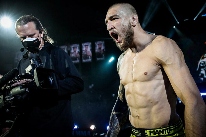 ВИДЕО. Амосов провел спарринг со звездой UFC Чимаевым