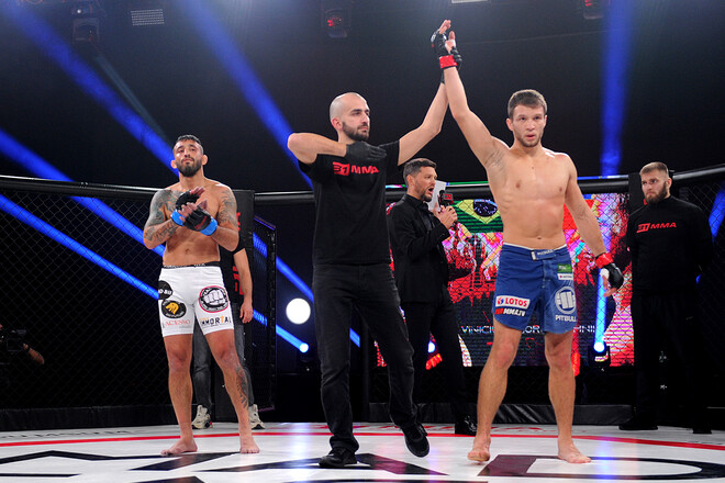Украинцы победили экс-бойцов UFC и Bellator на шоу Mad Cage в Киеве
