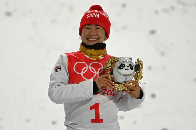 Китайская фристайлистка завоевала золотую медаль в лыжной акробатике