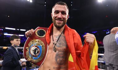 Источник: WBO назначила Камбососу защиту титула против Ломаченко