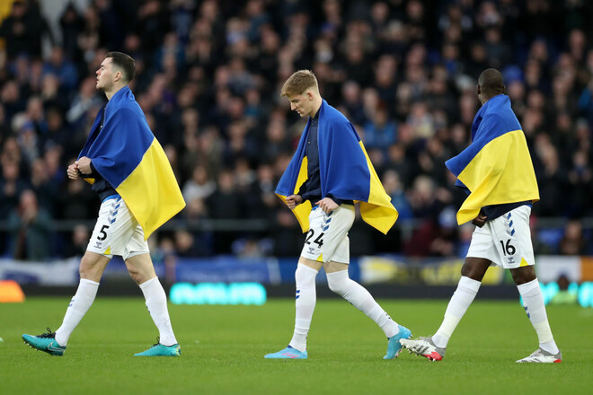 ФОТО. Игроки Эвертона и Манчестер Сити поддержали Украину