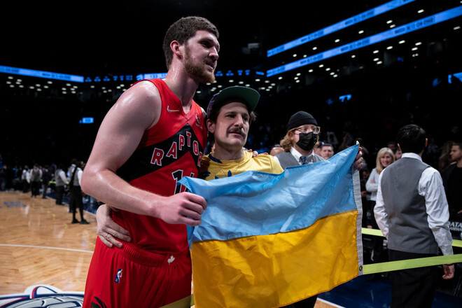 Михайлюк на матче НБА сфотографировался с флагом Украины