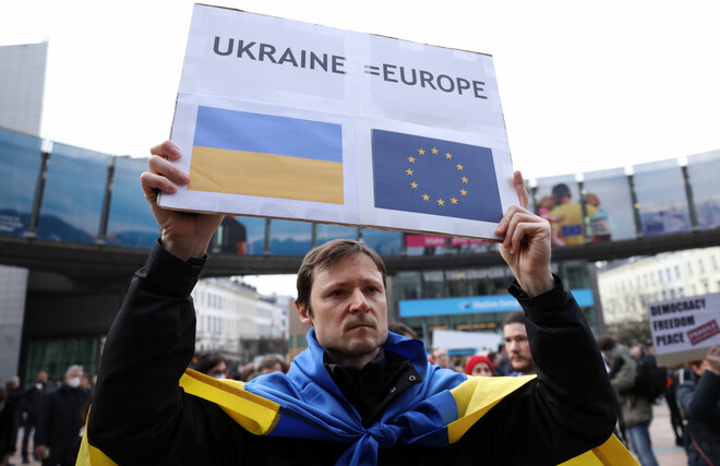 Европарламент рекомендовал дать Украине статус кандидата на вступление в ЕС