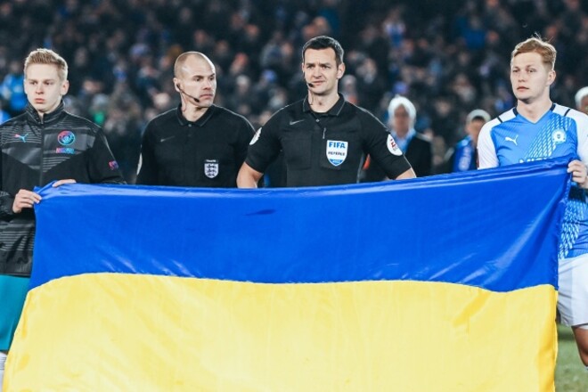 ФОТО. Флаг Украины. Зинченко поддержал страну перед матчем Кубка Англии