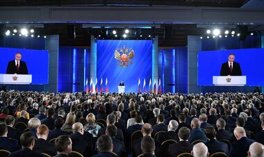 Разведка: Власть РФ в панике вывозит родных из страны