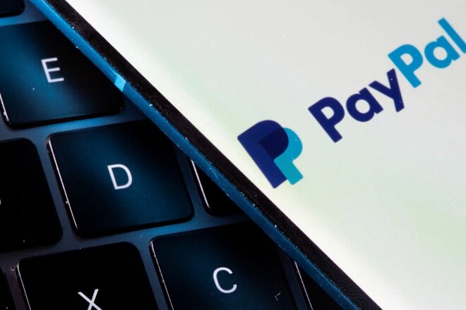 Платіжна система PayPal призупинила роботу у Росії