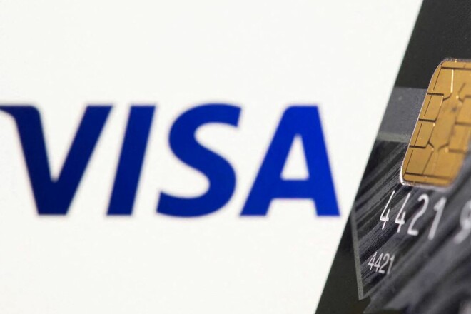 Visa и Mastercard приостановили свою деятельность на территории России