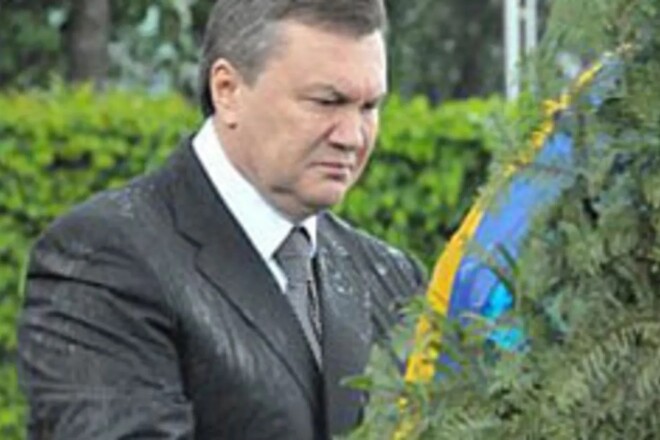 Шо, знову? Політичний труп Янукович прилетів із Москви до Мінська