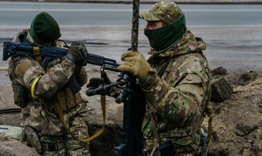 Україна виплачуватиме додатково 1 тисячу доларів військовим