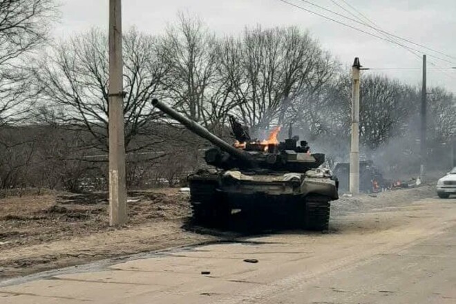 ВІДЕО. Українські бійці захопили парадний танк рашистів у Сумах