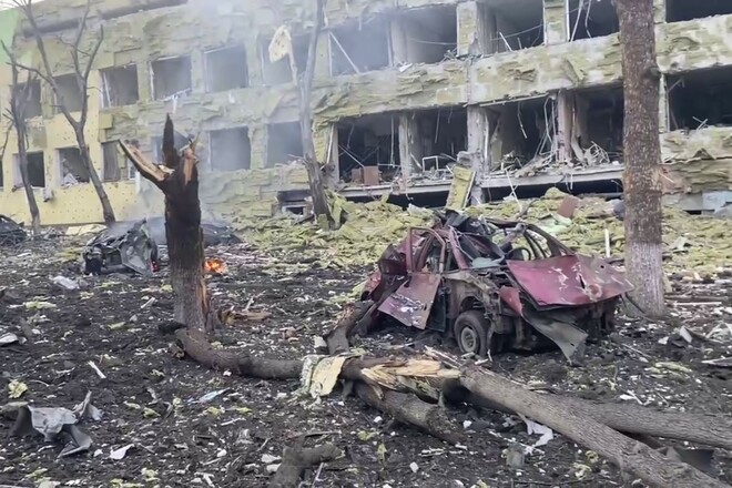 Орки авіаударом зруйнували дитячу лікарню. У Маріуполі загинуло 1300 мирних