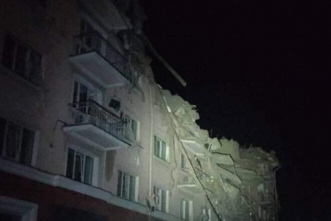 ФОТО. Рашисти розбомбили готель у центрі Чернігова