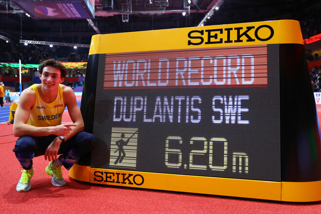 ВИДЕО. Дюплантис установил новый мировой рекорд в прыжках с шестом
