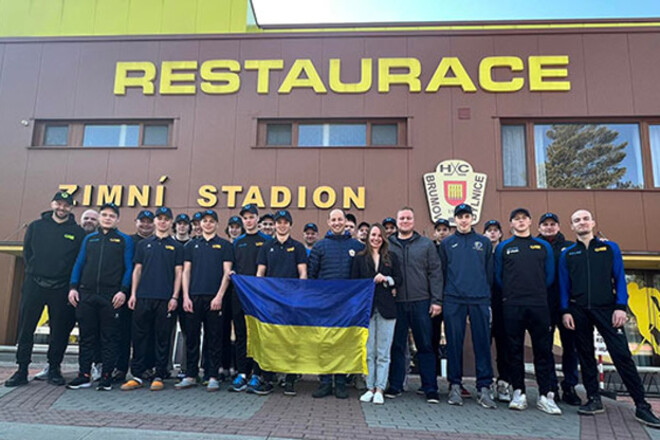 Сборная Украины U-18 выехала в Чехию. Будет готовиться к ЧМ по хоккею