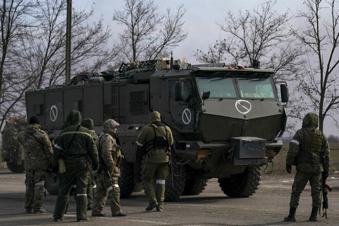 Російським солдатам не вистачає їжі та палива для техніки та кораблів