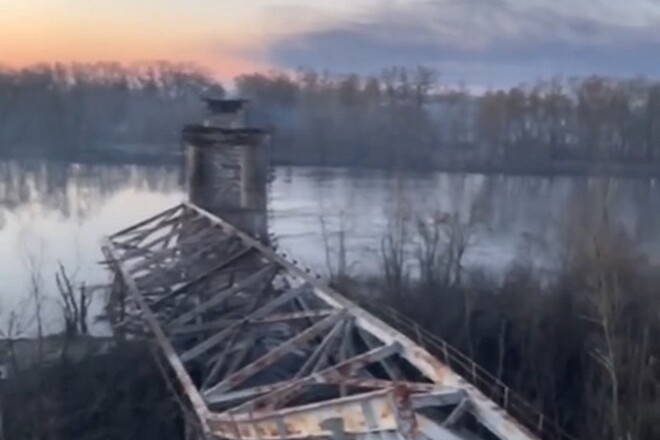 ВИДЕО. Оккупанты разбомбили мост в Чернигове