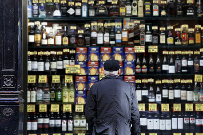 Жертимуть бояришнік. У росії на 40% скоротиться імпорт алкоголю