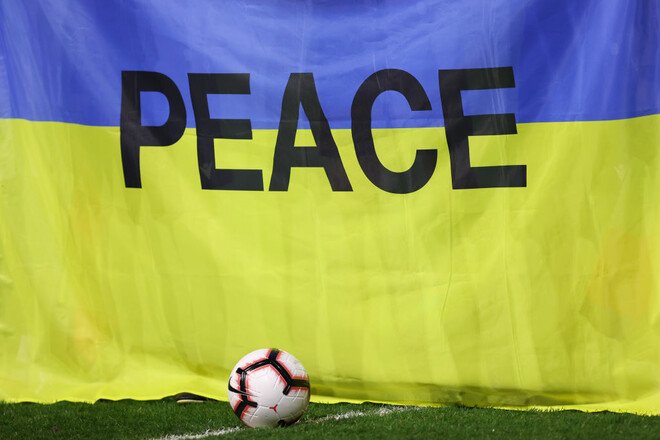 ФОТО. Как футбольный мир поддерживает Украину