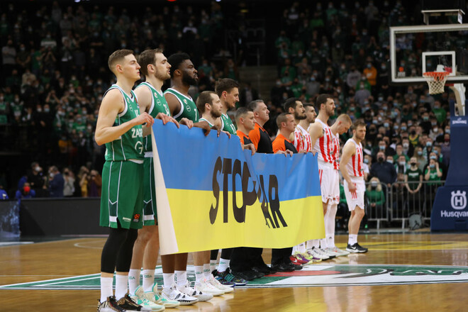 ВИДЕО. Игроки Црвены Звезды отказались поддержать Украину. Их освистали