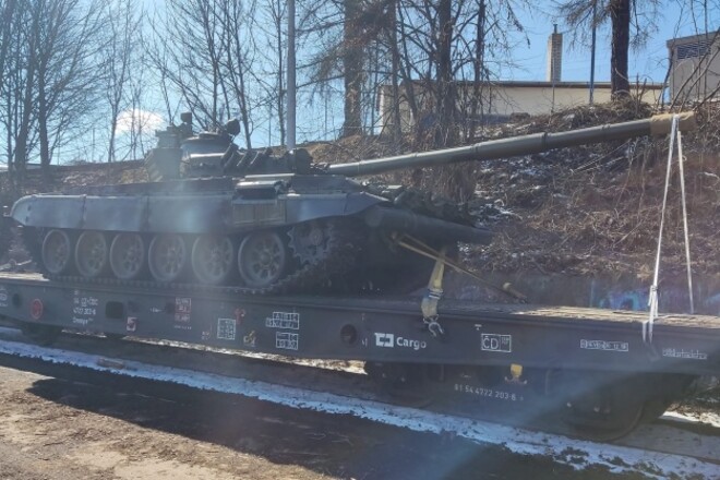 Всем пример. Чехия начала поставки в Украину танков и БМП