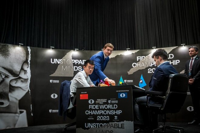 Китаєць програв другу партію матчу за титул чемпіона світу з шахів