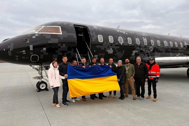 Командир екіпажу SpaceX пожертвував $100 тысяч на швидку для України