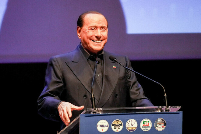 Берлусконі виписали з реанімації