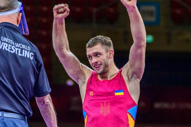 Впервые за 10 лет. Михайлов выиграл золото ЧЕ-2023 по вольной борьбе