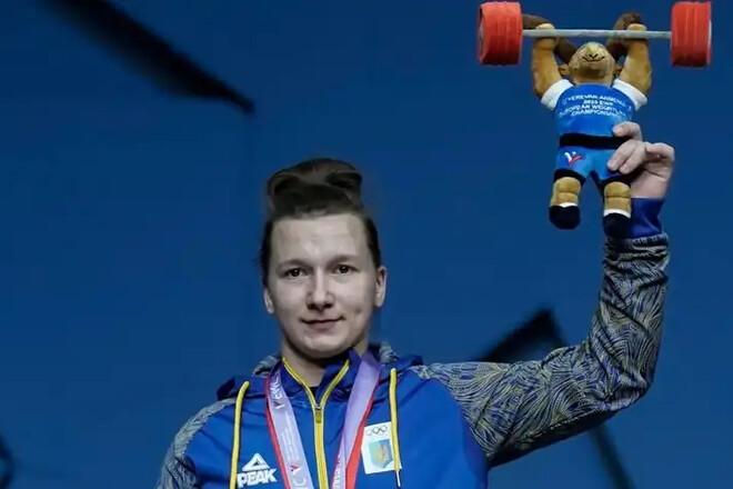 Украинка Гангур завоевала 2 медали на чемпионате Европы по тяжелой атлетике