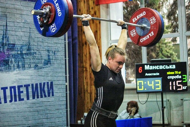 Маневская завоевала три серебра на ЧЕ-2023 по тяжелой атлетике