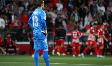 Джерело: Лунін готовий залишитися в Реалі, тренерський штаб має питання