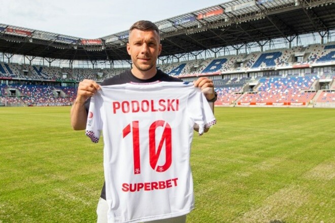 ВИДЕО. 37-летний Подольски забил со своей половины поля в чемпионате Польши