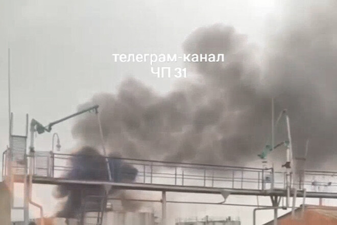 У Бєлгородській області – бавовна: горить резервуар із розчинником