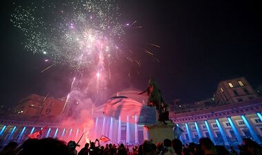 ВІДЕО. Гуляє весь Неаполь: феєрверки та салюти. Наполі – чемпіон Італії!
