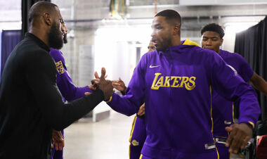 Тристан Томпстон дебютировал за Лейкерс