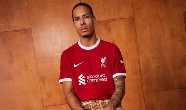 ФОТО. Ливерпуль презентовал домашнюю форму на новый сезон