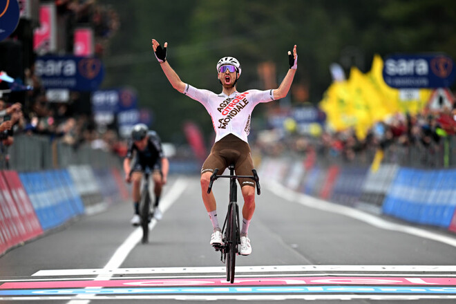 Джиро д'Італія. Перемога Паре-Пентра, зміна лідера в загальному заліку