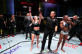 Маккензи Дерн по очкам выиграла у Анджелы Хилл в главном бою UFC