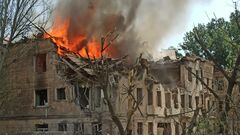 Российская ракета ударила по клинике в Днепре. Минимум двое погибших