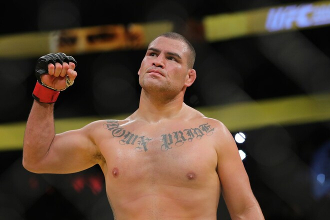 Экс-чемпион UFC освобожден из-под стражи под залог в размере 1 млн долларов