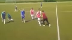 ВИДЕО. Скандал на Закарпатье. Отец юного футболиста ударил соперника сына