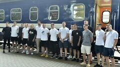 ФОТО. Поездом и самолетом. Сборная Украины прибыла в Бремен за 23 часа