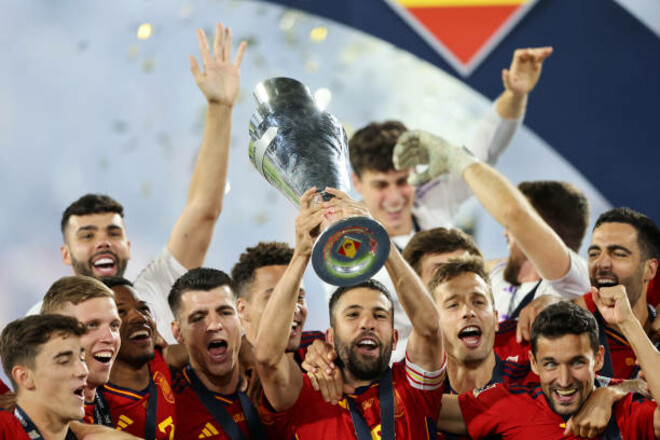 Триумф Испании, сборная Украины перед Мальтой, трофеи Стародубцевой и Сачко