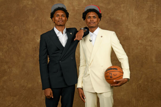20-летние близнецы Томпсоны вошли в историю НБА
