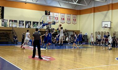 Молодежная сборная Украины переиграла в спарринге юношескую команду страны