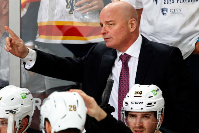 Монтгомери из Бостона стал лучшим тренером регулярного сезона НХЛ
