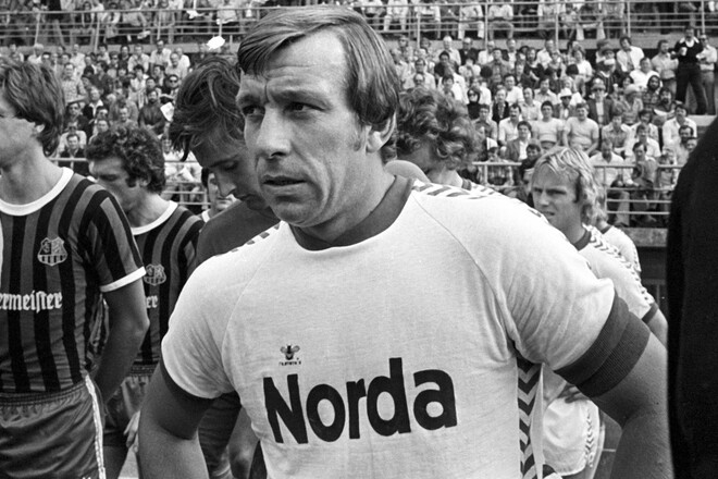 Помер чемпіон світу 1974 і Європи 1972 у складі збірної Німеччини