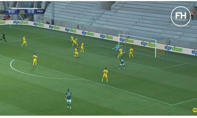ВИДЕО. Ошибка в защите. Греки забили быстрый гол в ворота Днепра-1