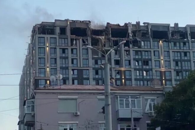 Из-за ракетного удара по многоэтажке в Днепре пострадало 9 человек